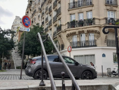 Les soldats dans la rue