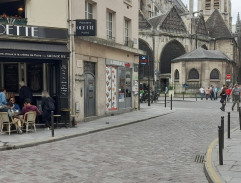 Devant l'église